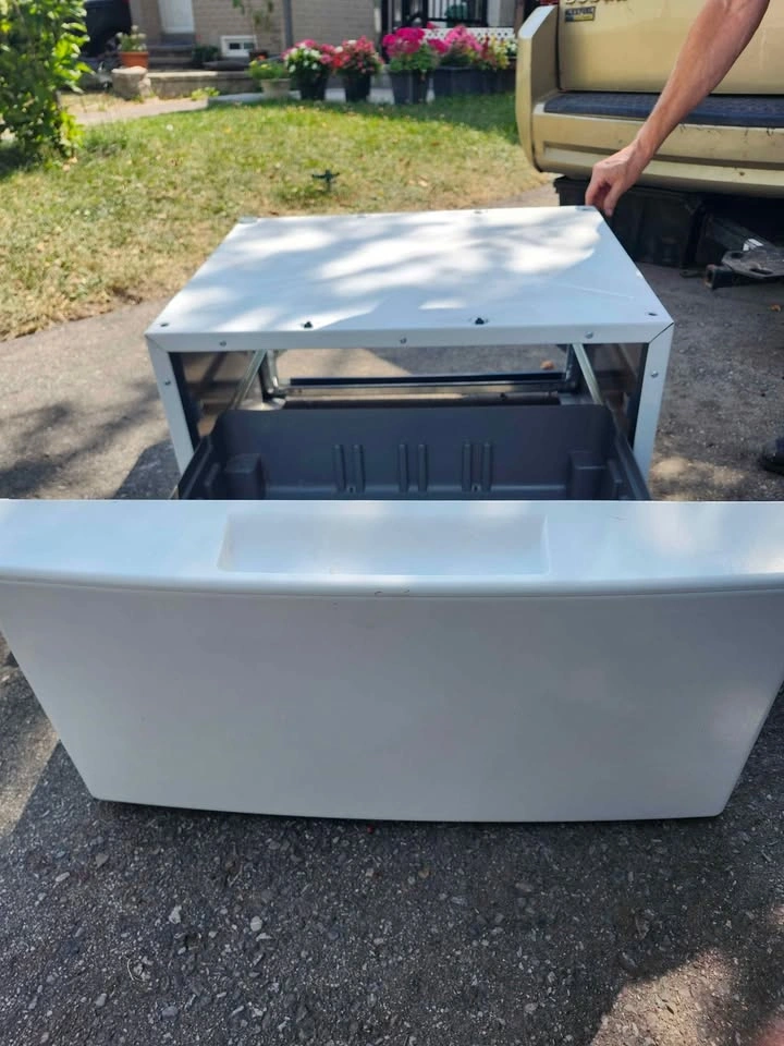 Dryer or washing machine stand / drawer - photo 2