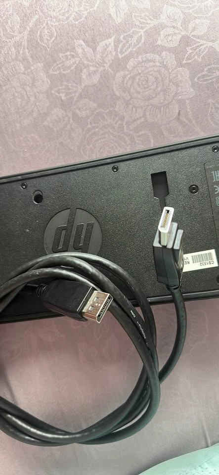 HP UltraSlim Docking Station + DisplayPort Cable (Like New) - photo 4