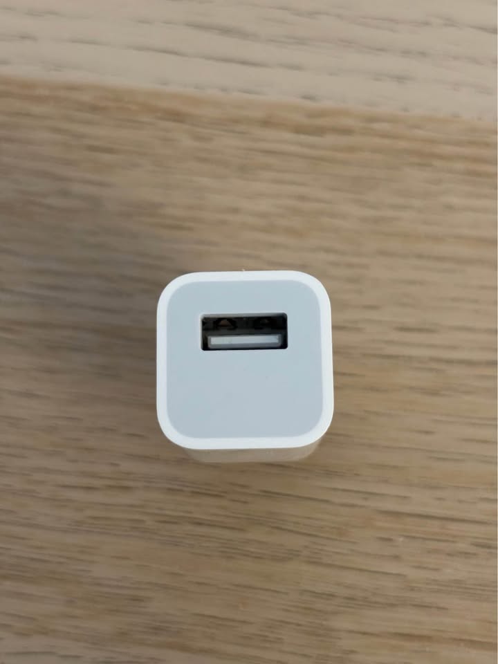 Apple power adapter - photo 2