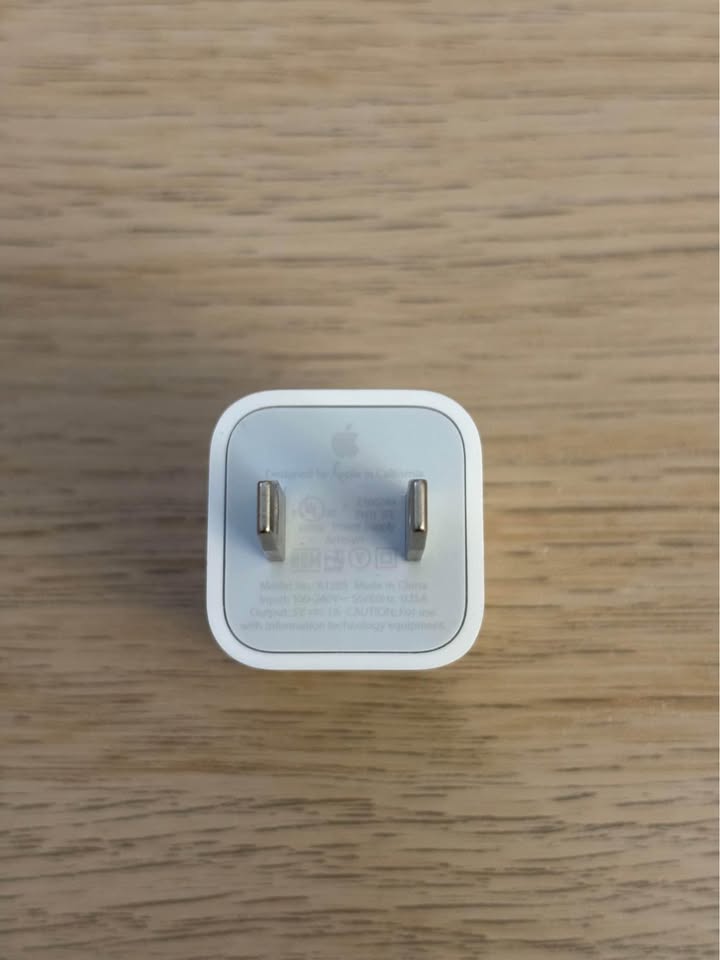 Apple power adapter - photo 3