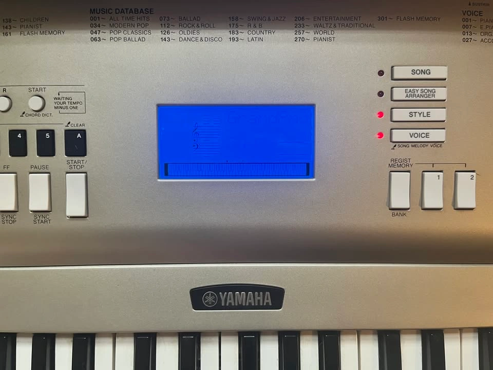 Yamaha Portable Grand YPG 235 Keyboard - photo 2
