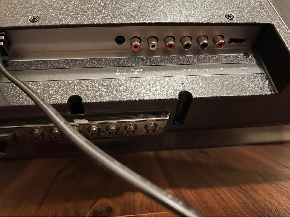 32 Inch RCA Dumb TV - photo 3