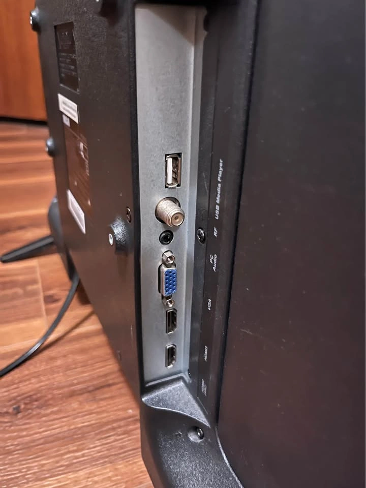 32 Inch RCA Dumb TV - photo 4
