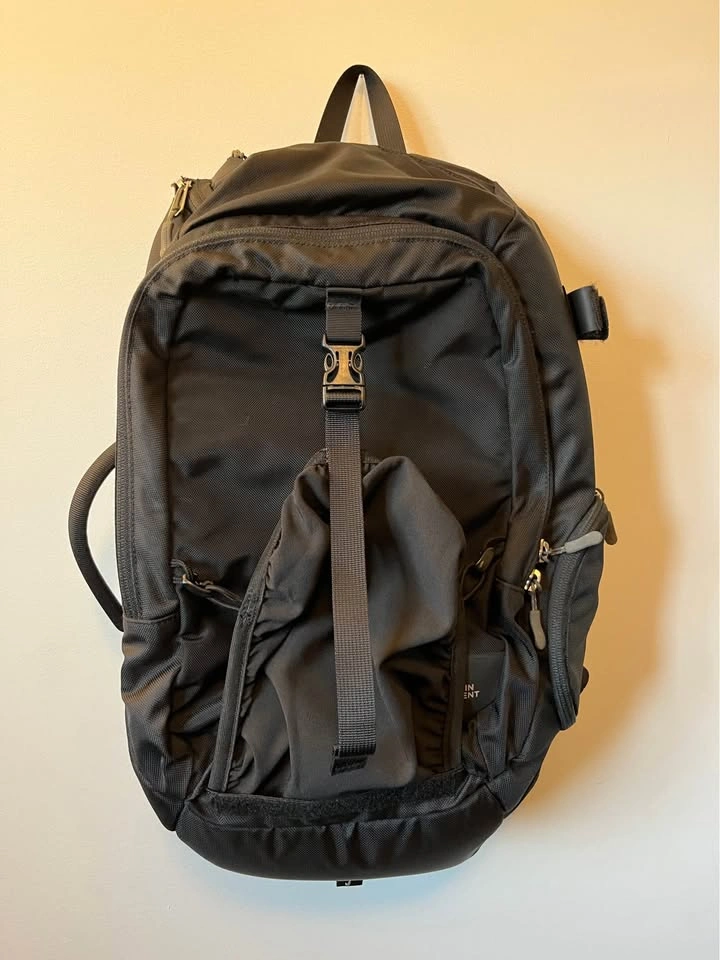 MEC Cycling Backpack with Rain Cover - photo 2