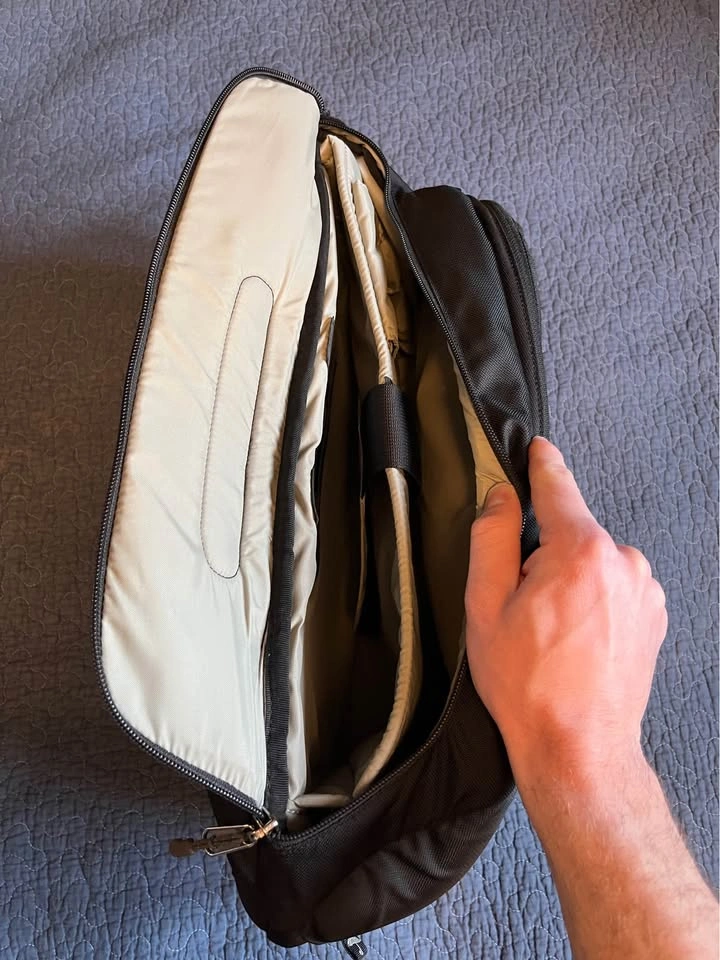MEC Cycling Backpack with Rain Cover - photo 4