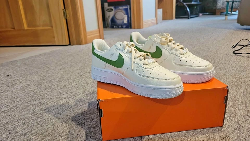 Women's Nike Air Force '07 MN Size 6 Running Shoes Brand New
