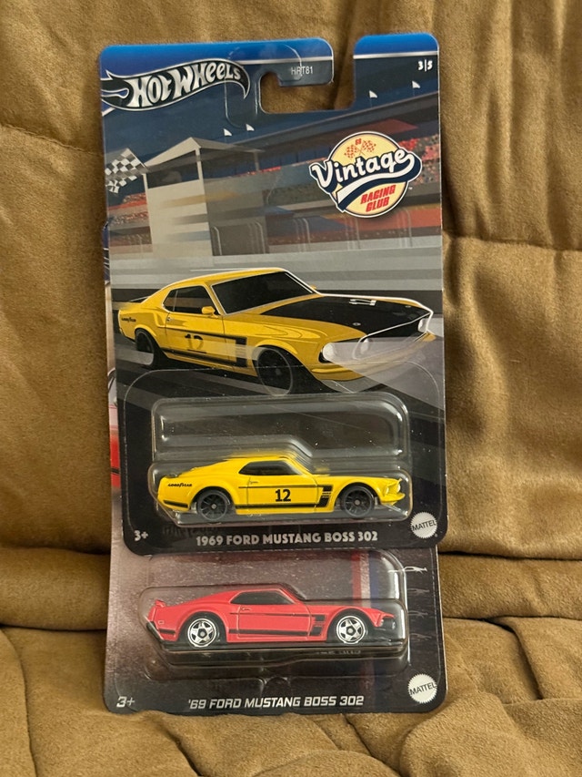 Hot Wheels 1969 Ford Mustang Boss 302 lot