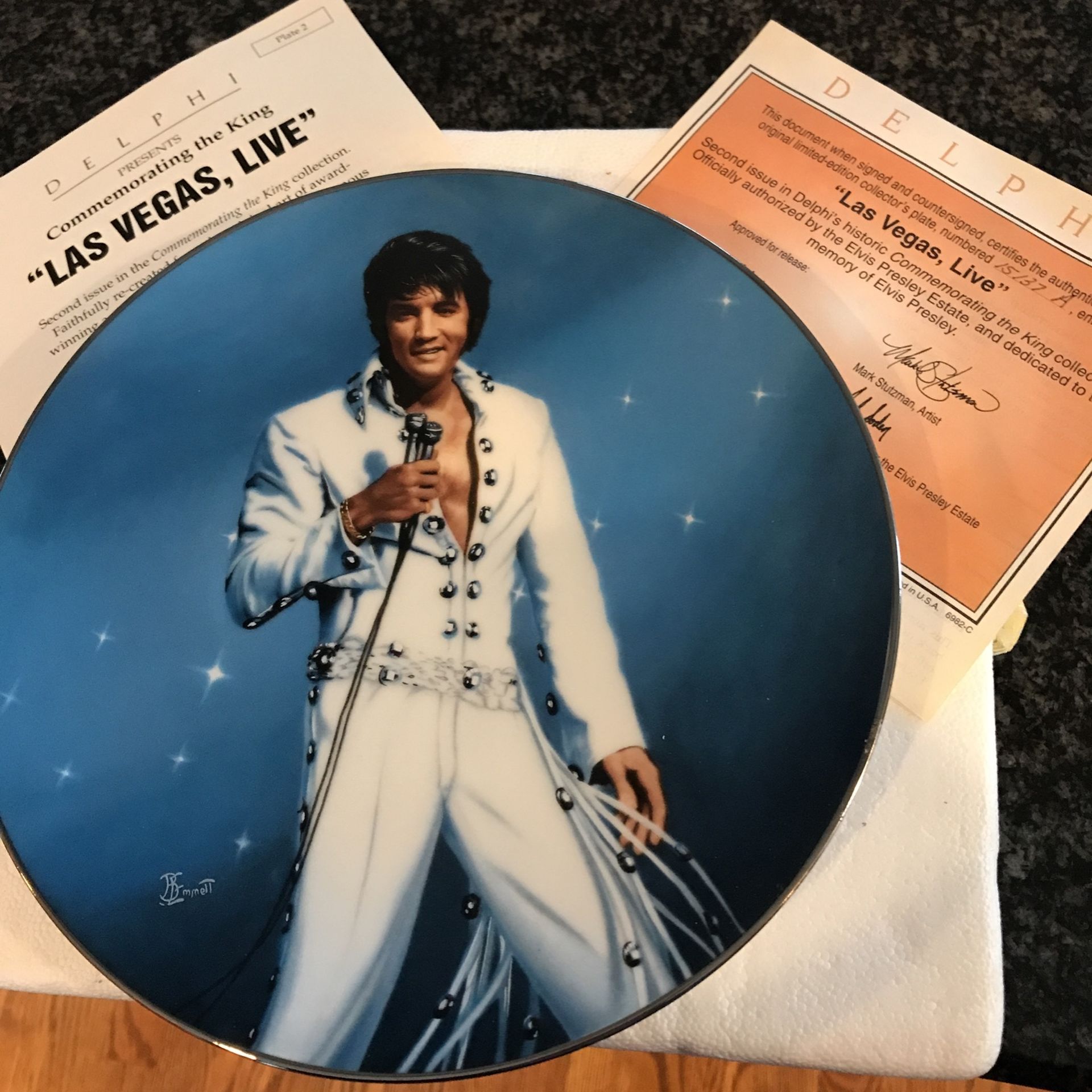 Five Elvis Collector Plates - photo 5