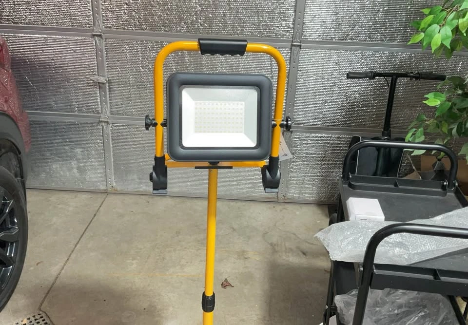 DeWalt / Stanley LED Work Light with Stand - photo 2