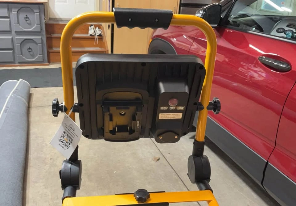 DeWalt / Stanley LED Work Light with Stand - photo 4