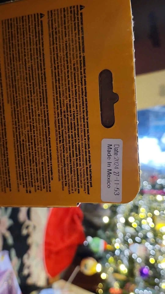 New Dewalt 20v 5ah DCB205 Battery - photo 3