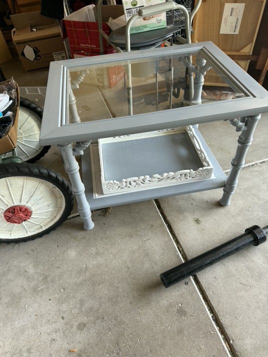Completely Refurbished End Table With Removable Tray - photo 2