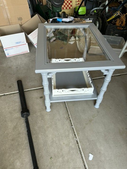 Completely Refurbished End Table With Removable Tray - photo 3