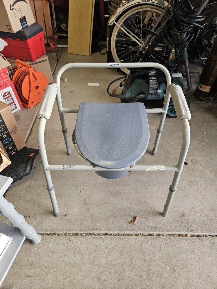 Commode Chair