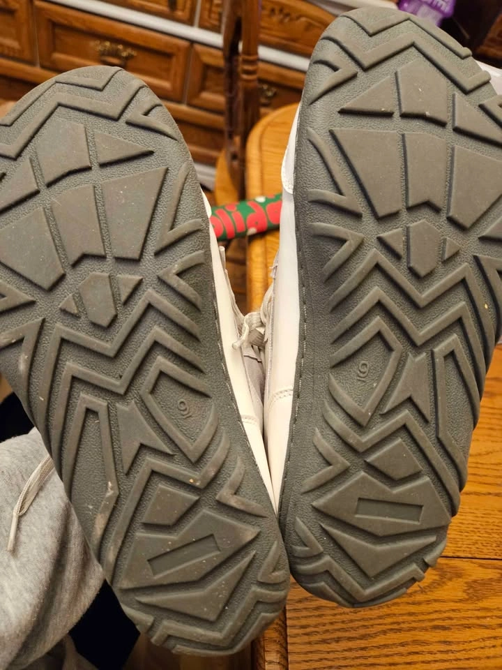 Size 9 Winter Boots - photo 2