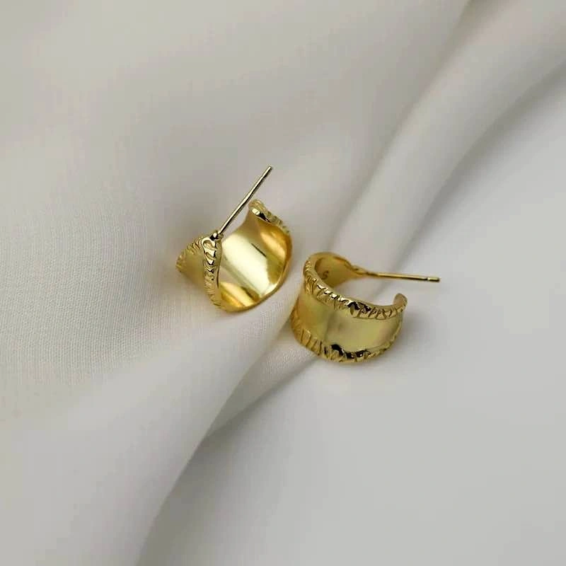 Chic Gold Color C-Shape Hoop Stud Earrings - photo 2