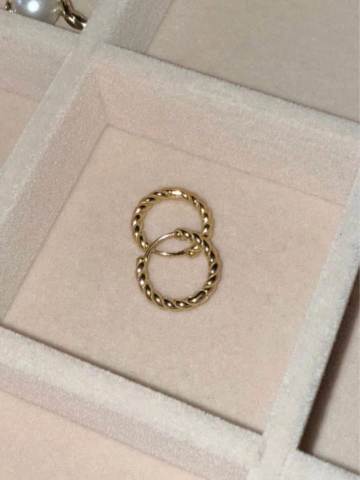 Gold Twisted Hoop Earrings – Chunky Minimalist Style – Brand New - photo 4
