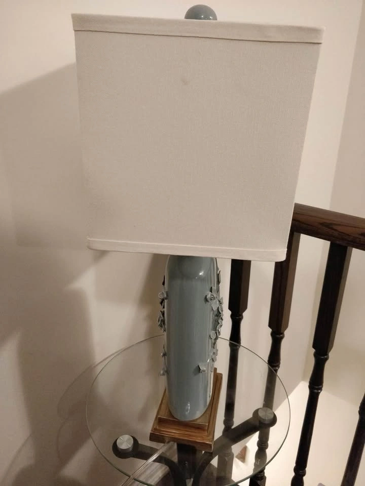 Table Lamp from Leon's - photo 4