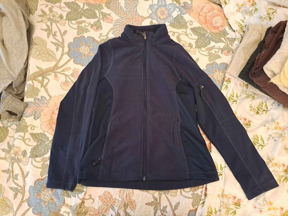Brand Name Clothes - $0-$15 - photo 4