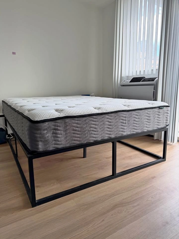 Zinus Full Size Bed Frame - Black Metal