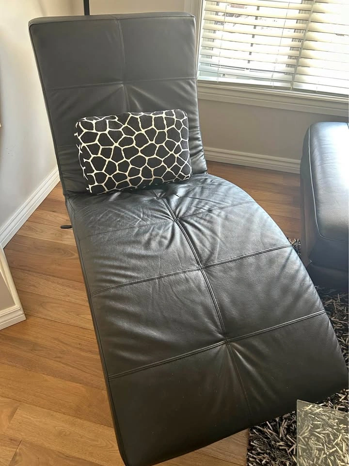 Black Leather Lounger