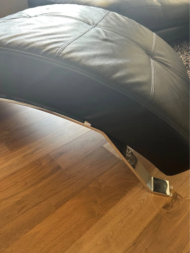 Black Leather Lounger - photo 4