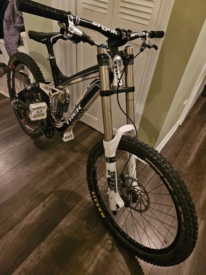 Trek Session DH Bike - Size Large - photo 2