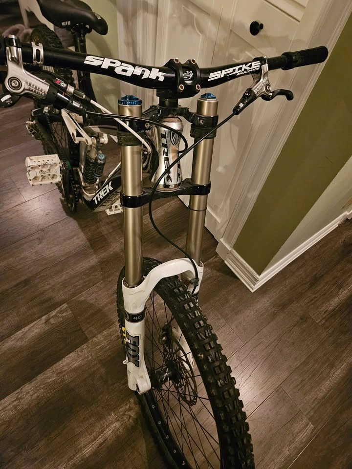 Trek Session DH Bike - Size Large - photo 3