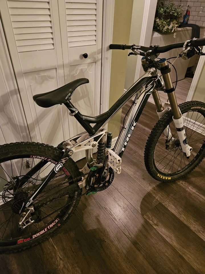 Trek Session DH Bike - Size Large - photo 4
