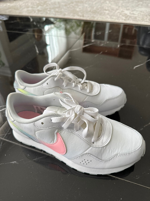 Nike MD Valiant GS "White Multi" sneakers, US 6.5 Y - photo 2