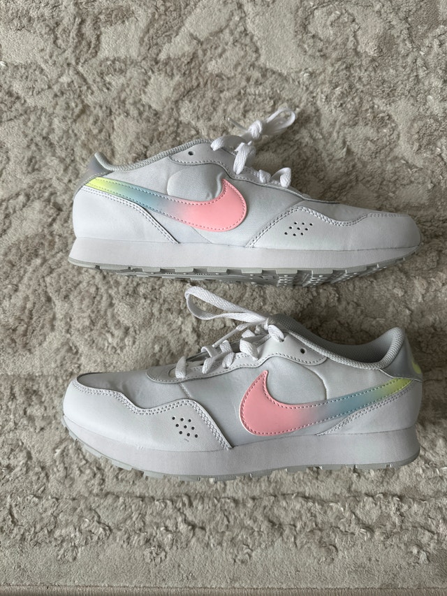 Nike MD Valiant GS "White Multi" sneakers, US 6.5 Y - photo 5