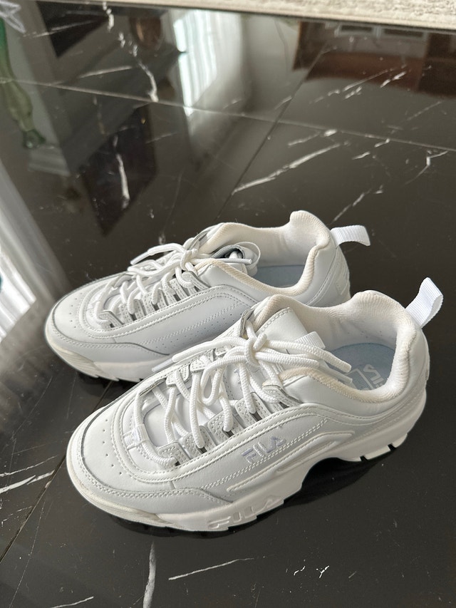 FILA Disruptor II Premium Sneakers, size US 6