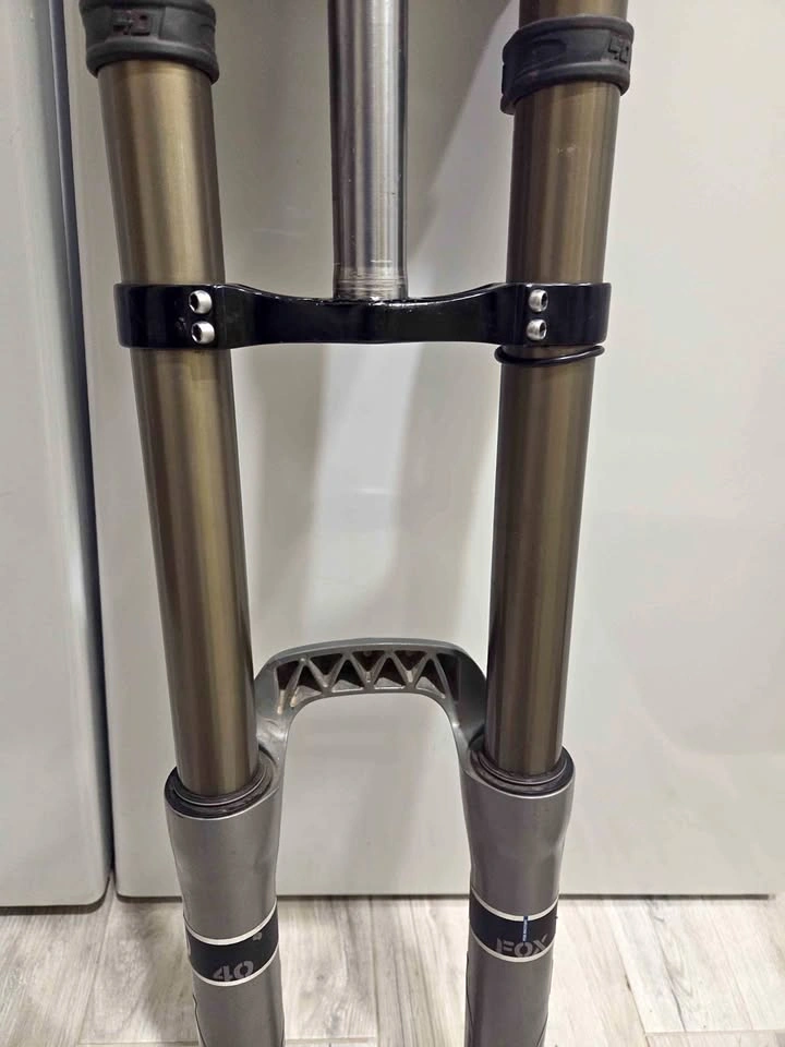 FOX 40 Bike Fork - with brand new axle