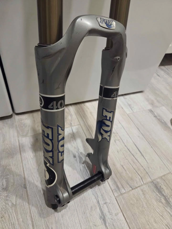 FOX 40 Bike Fork - with brand new axle - photo 3