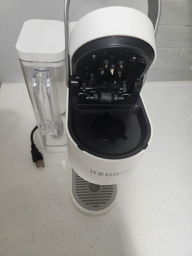Moving Sale: Keurig K-Supreme Coffee Maker Bundle - photo 3
