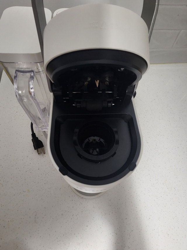 Moving Sale: Keurig K-Supreme Coffee Maker Bundle - photo 4