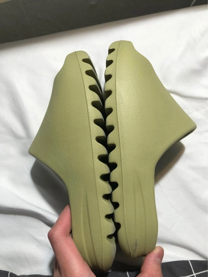 YEEZY SLIDES - photo 3