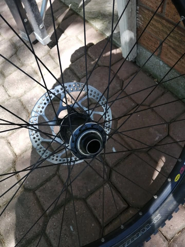 Shimano XTR Front 20mm Bike Wheel - photo 3