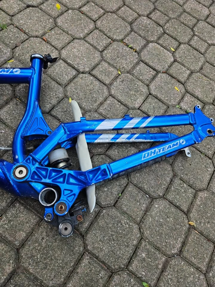 Giant Team DH Bike Frame - Size Small - photo 5