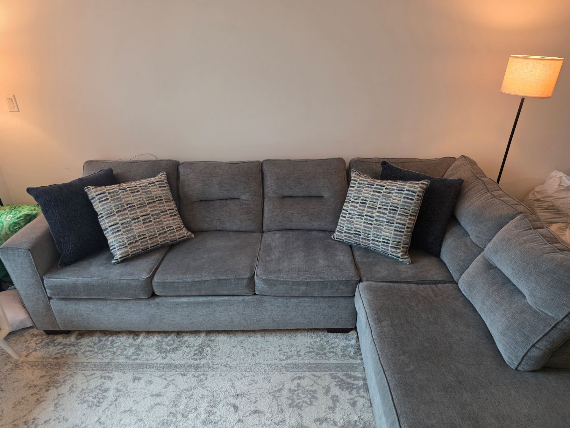 L Couch with Chaise Sectional and 4 Pillows