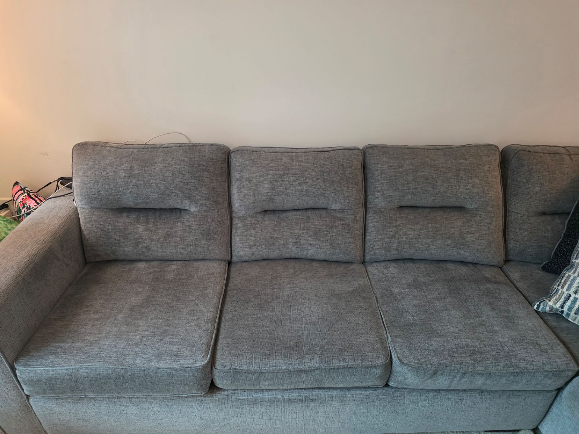 L Couch with Chaise Sectional and 4 Pillows - photo 4