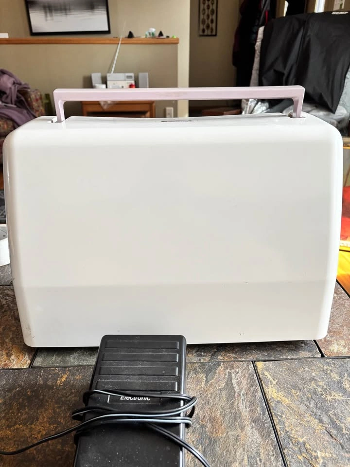 Kenmore Elite 385.19606 Computerized Sewing Machine w/ Case - photo 2