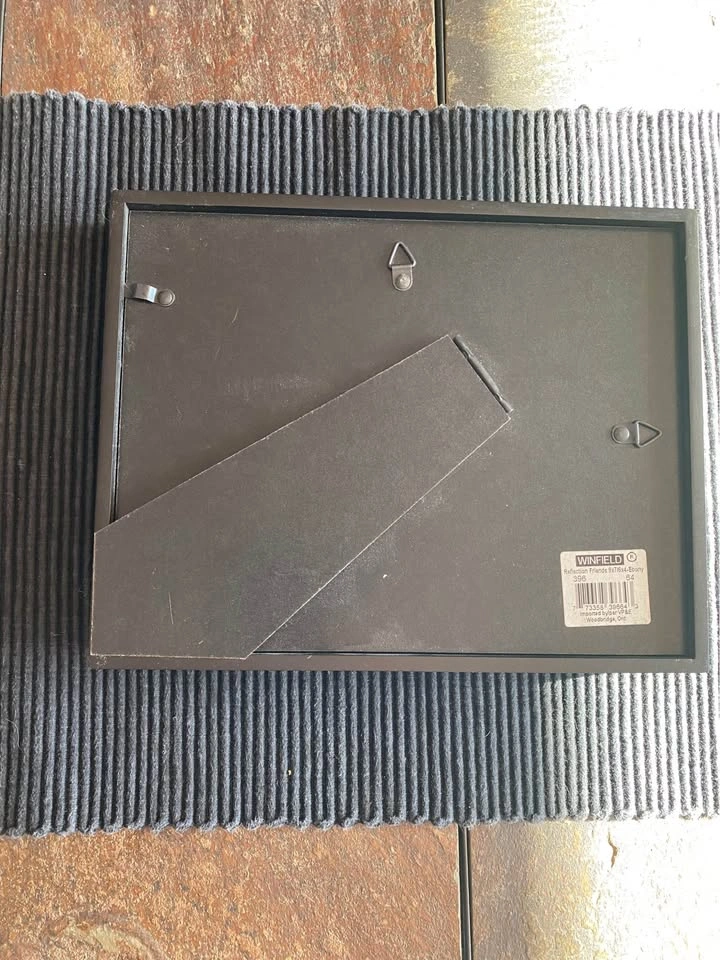 Winfield Friends Picture Frame 9x7 holds 6x4 photo - photo 2