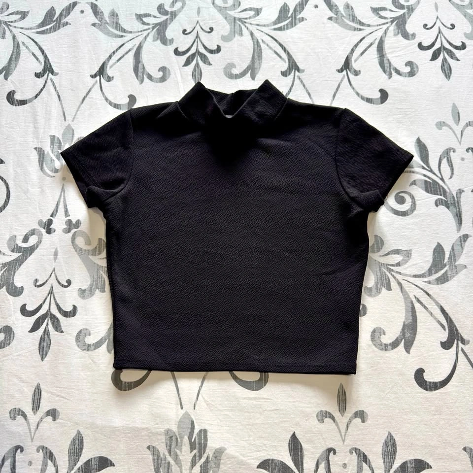 SNAP Black Cropped Top