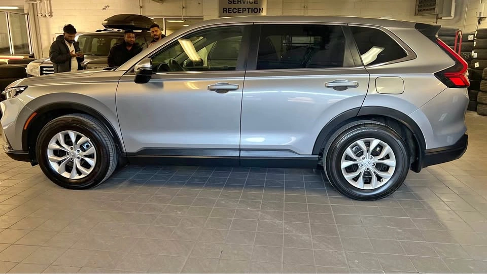 2024 Honda CR-V AWD - Low KM (19,000) - Like New