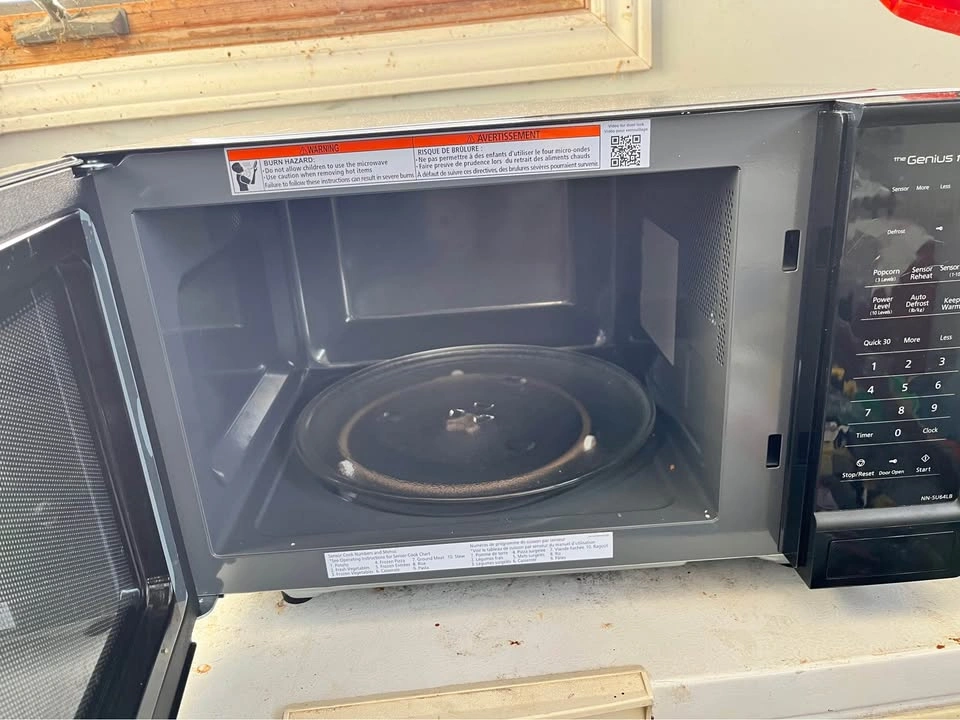 Panasonic 1100 Watt Microwave - photo 2