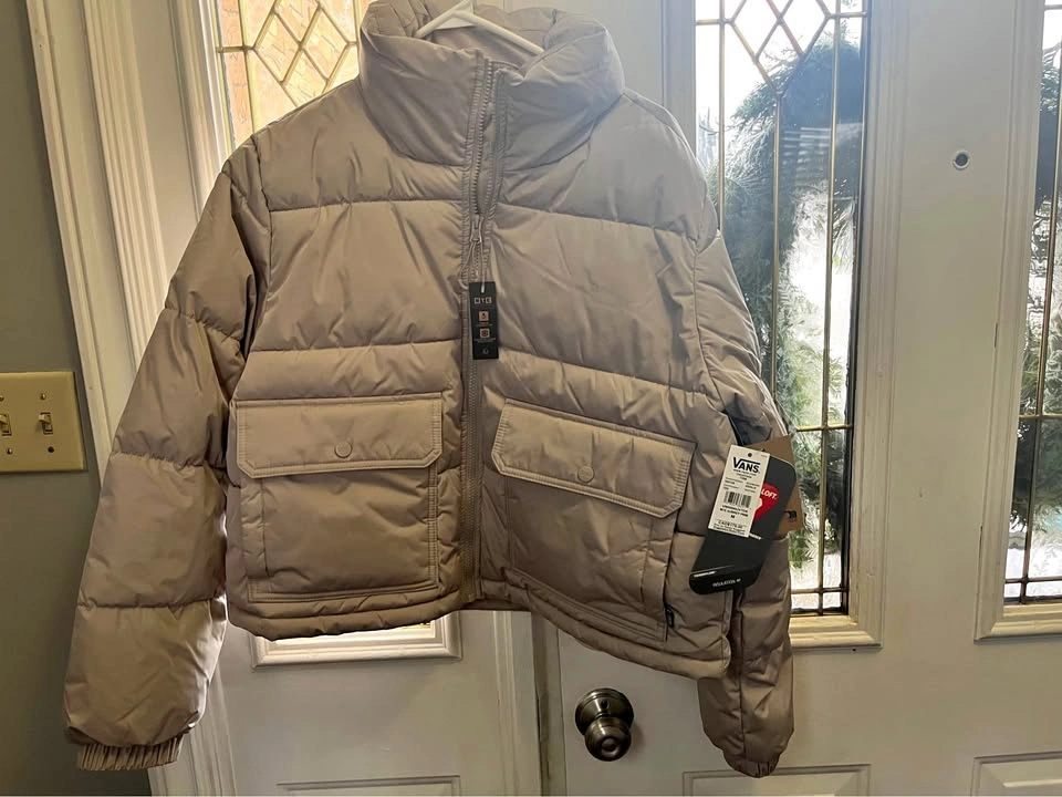 Woman's Van's Aubrey Puffer Jacket - Medium