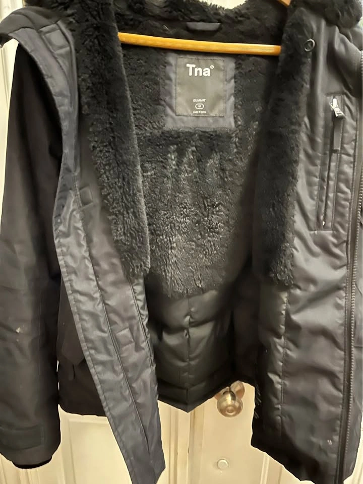 Aritzia TNA Summit Winter Jacket - Size M (fits S) - photo 3
