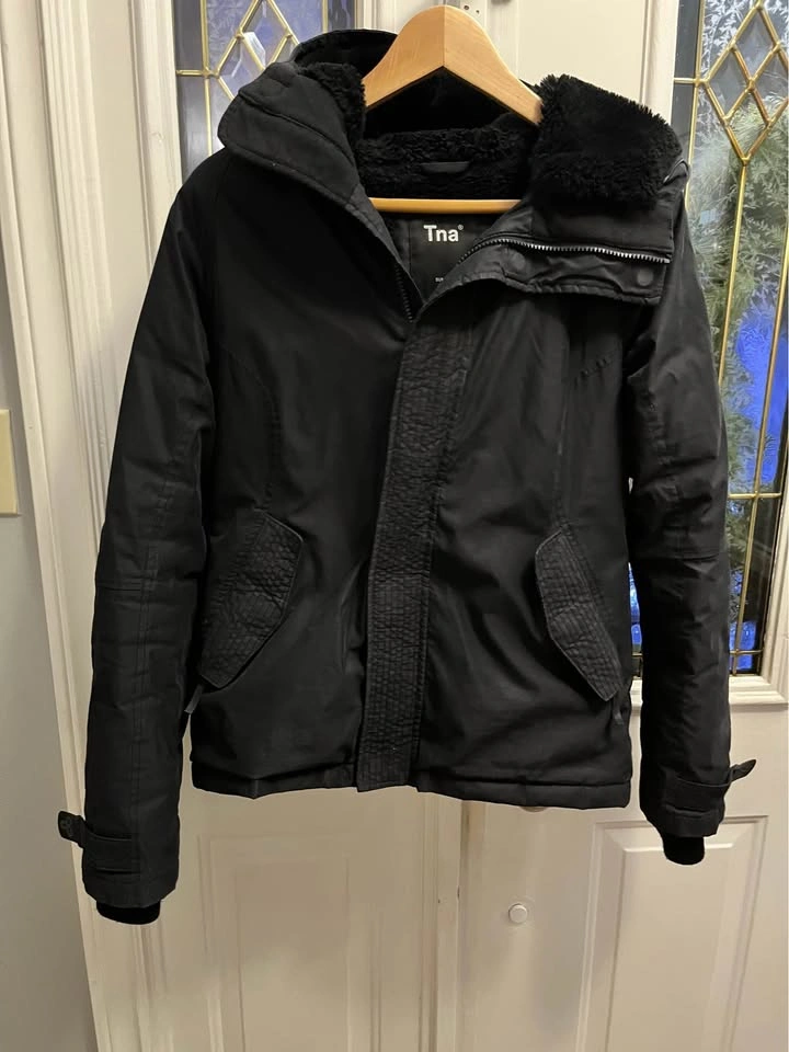Aritzia TNA Summit Winter Jacket - Size M (fits S) - photo 4