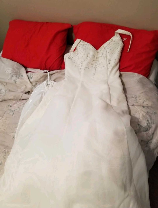 Beautiful New Wedding Dress